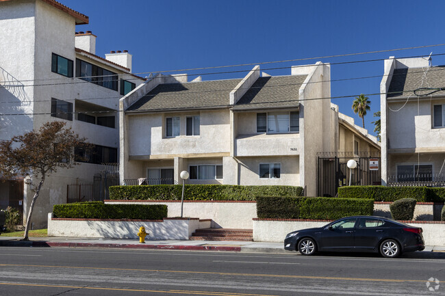 7631-7651 Reseda Blvd - Park Reseda Condominiums