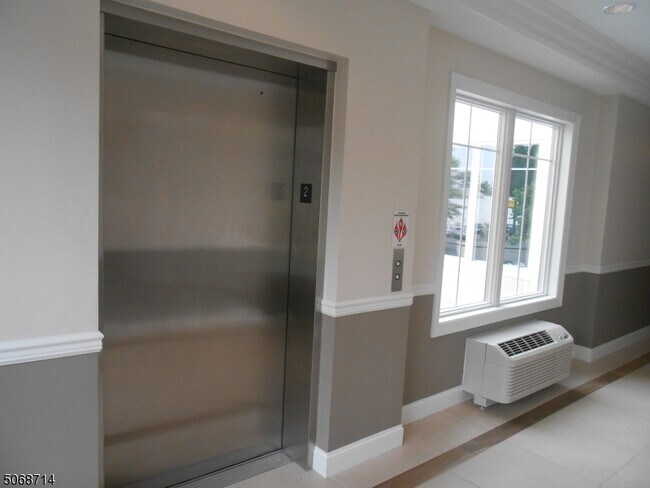 Foto del edificio - 1988-1998 Morris Ave