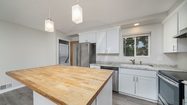 Building Photo - 2580 W Bijou St