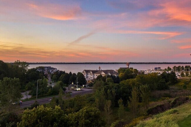 Foto del edificio - 1036 Lookout Dr