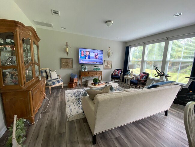 Foto del edificio - 319 Waybridge Way