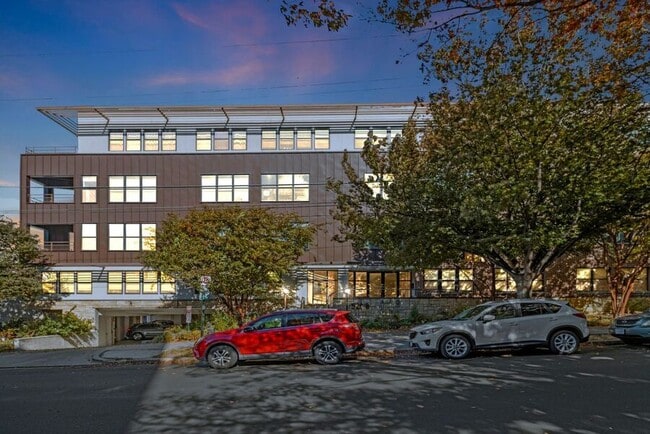 Building Photo - 5201 Wisconsin Ave NW