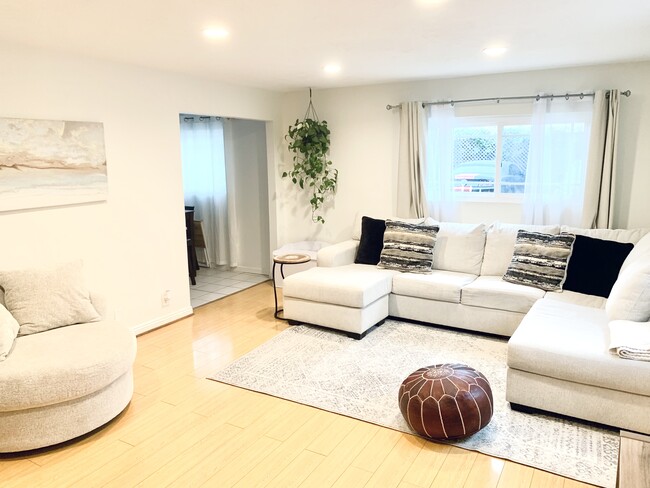 Living room. Unit comes unfurnished - 2108 Hauser Blvd