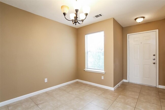 Foto del edificio - 7423 Village Lake Dr