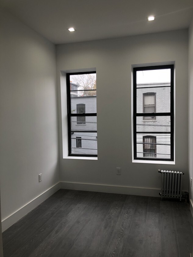 Foto del edificio - 370 Rutland Rd