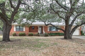 Building Photo - 415 Degan Ave