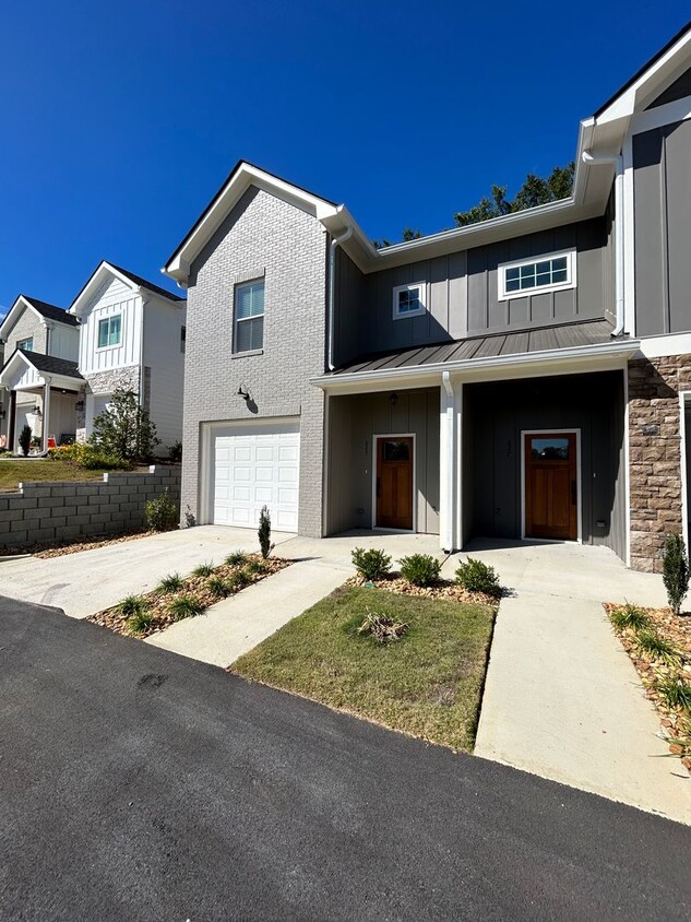 Primary Photo - New 3/2.5 Townhouse in Downtown Rome $2,295