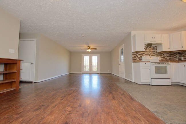 Building Photo - 146 E Side Drive