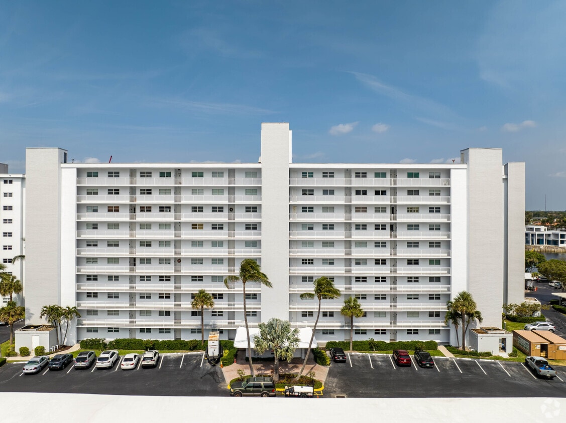Building Photo - Seagate of Highland