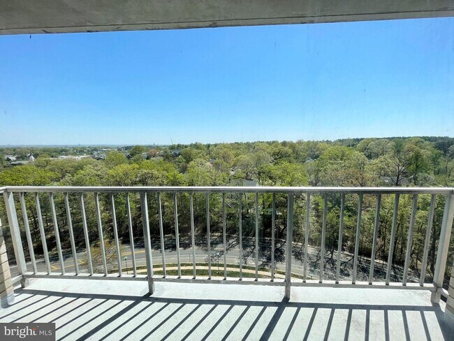 Building Photo - 2500 N Van Dorn St