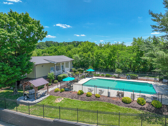 Piscina - Falls at Mill Creek