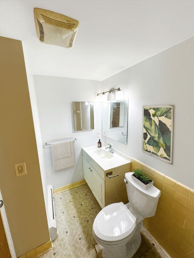 Interior Photo - 355 E 14 Mile Rd