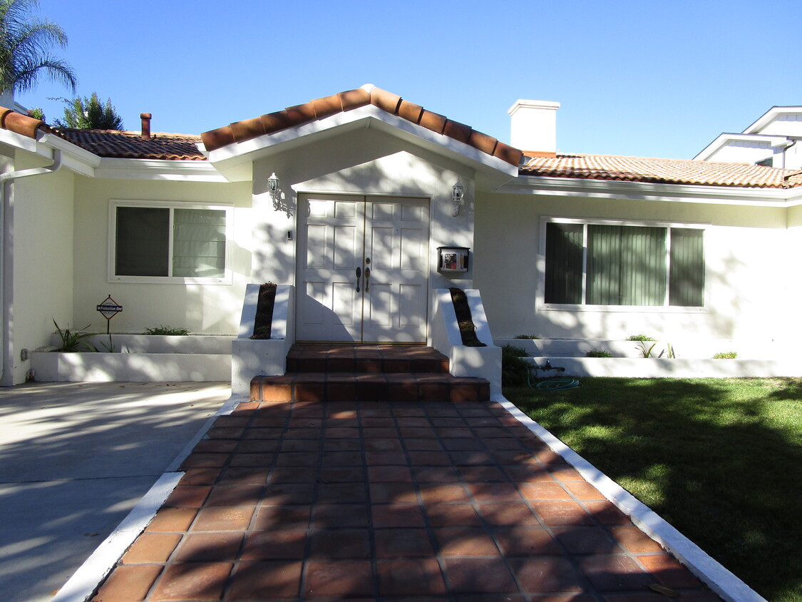 Front - 4817 Sylmar Ave