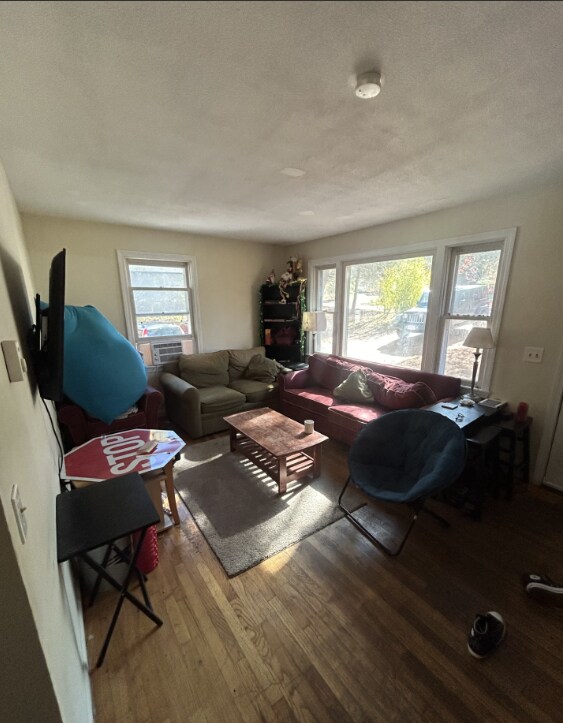 Foto del edificio - 110 Logtown Rd