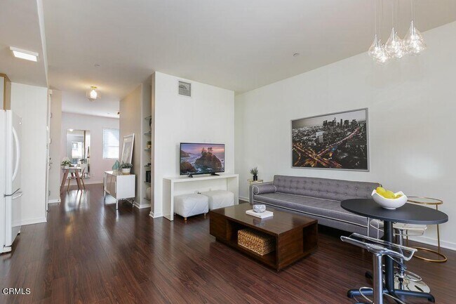 Building Photo - 217 S Marengo Ave
