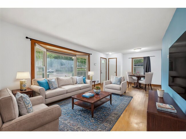 Foto del edificio - 4 Bed - 2 Bath Brooklyn Park Home with Lar...