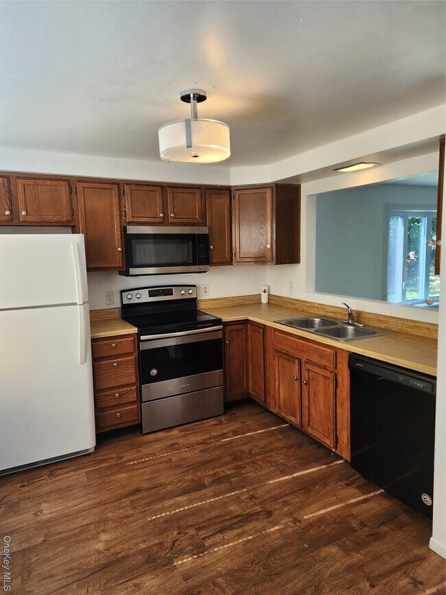 Foto del edificio - 3 Harbor Hill Ct