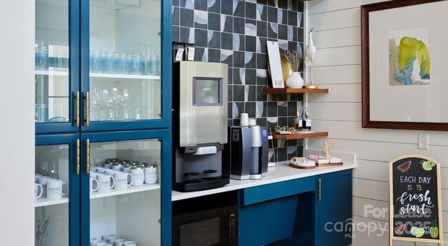 Foto del edificio - 4101 Glenloch Cir