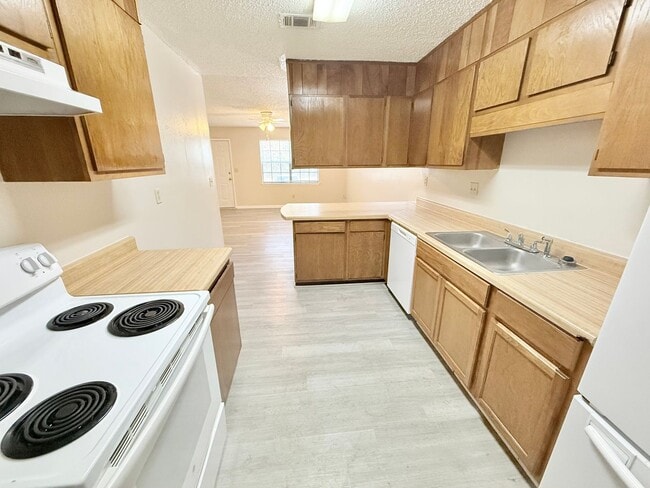 Foto del edificio - 3-Bedroom Duplex