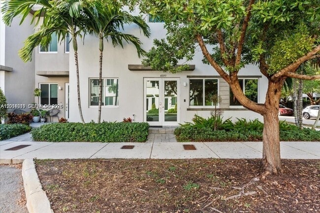 Foto del edificio - 6680 NW 102nd Path