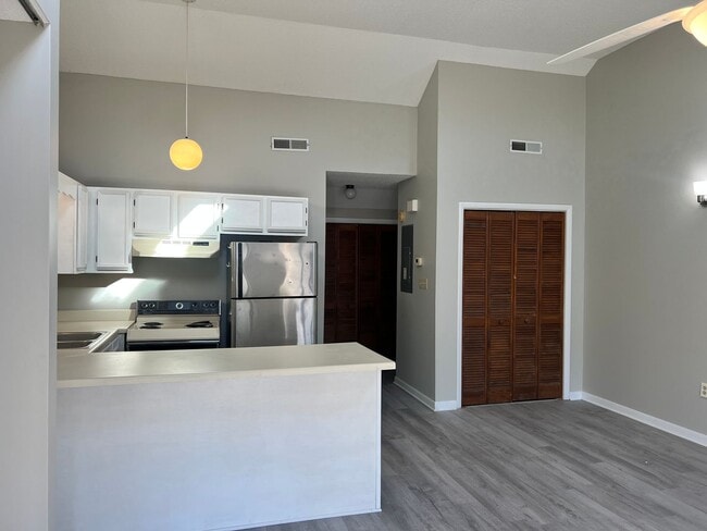 Foto del edificio - Beautifully Updated Studio in Island Green!