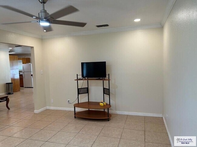 Foto del edificio - 711 Cisneros St