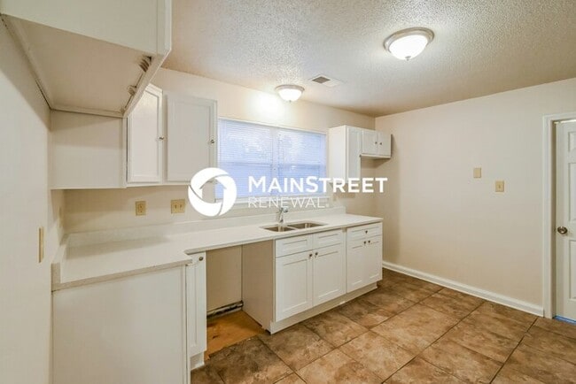 Building Photo - 4 Bedroom Pet-Friendly Home in MILLINGTON, TN with Main Street Renewal