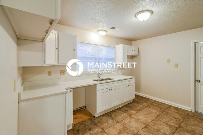 Foto del edificio - 4 Bedroom Pet-Friendly Home in MILLINGTON, TN with Main Street Renewal