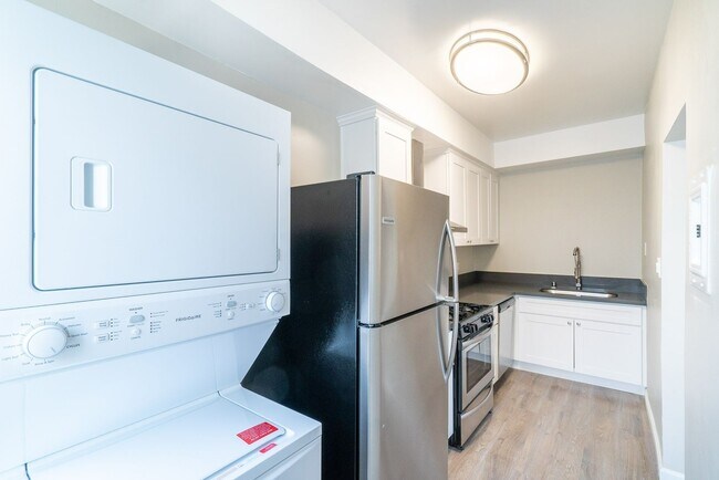 Interior Photo - 112 S Westmoreland Ave