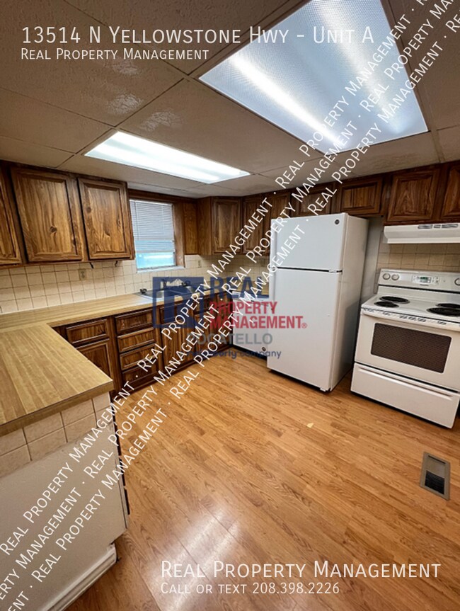 Foto del edificio - 3 Bedroom 1 Bath apartment - Small dogs ne...