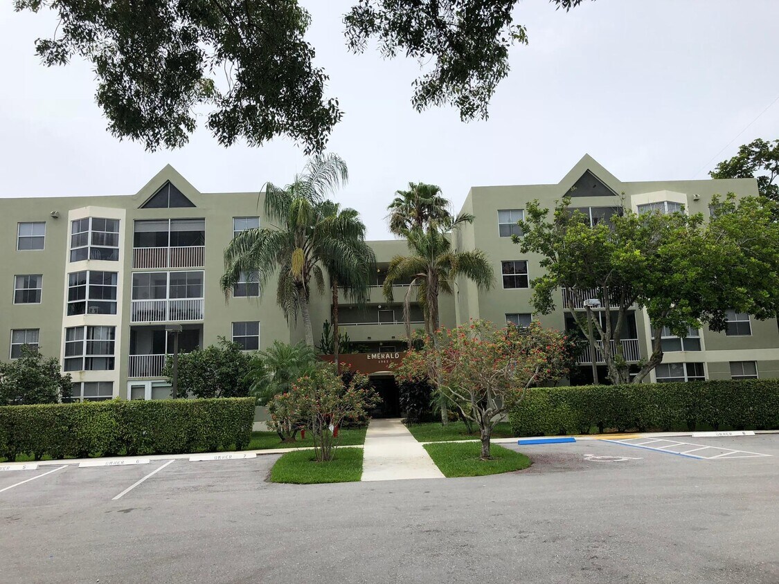 5962 Morningstar Cir Unit 305, Delray Beach, FL 33484 Condo for Rent