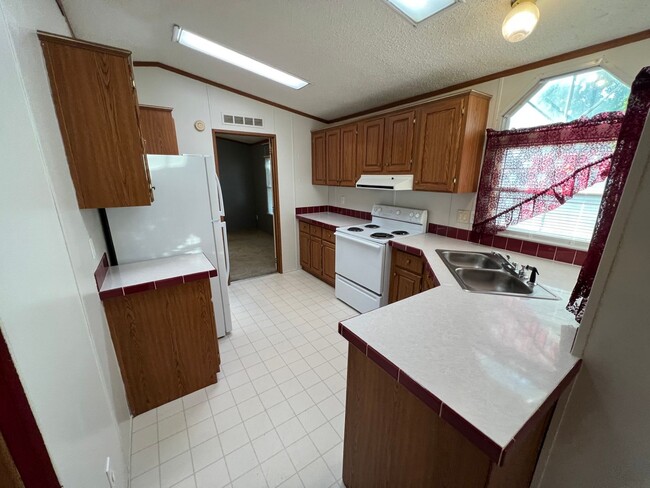 Foto del edificio - 3 Bed 2 Bath Mobile Home with Fenced Yard ...