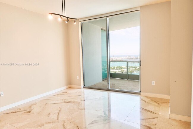 Building Photo - 900 Biscayne Blvd