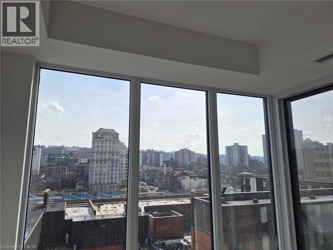 Building Photo - 75 James St S