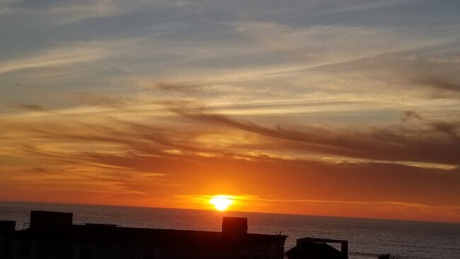 Foto del edificio - 721 Monterey Blvd