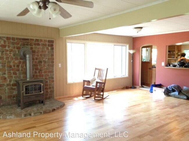 Building Photo - 2 br, 2 bath House - 3340 Dark Hollow Rd