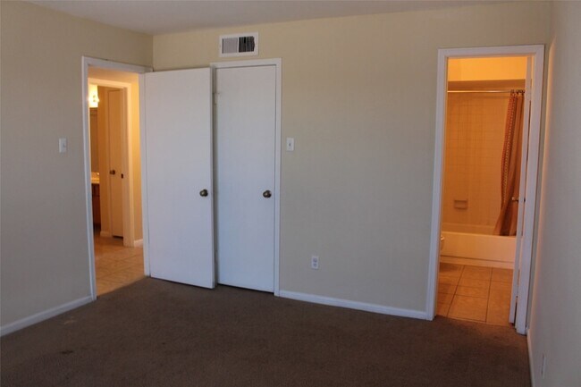 Foto del edificio - 16111 Aspenglen Dr