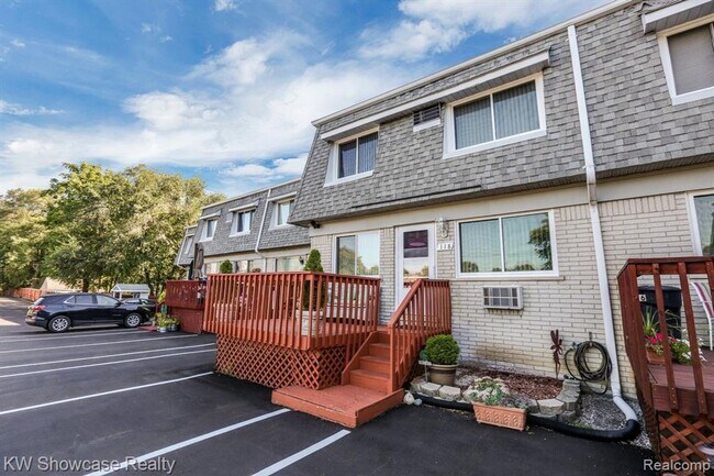 Foto del edificio - 2 Bed townhouse with Gas and water included!