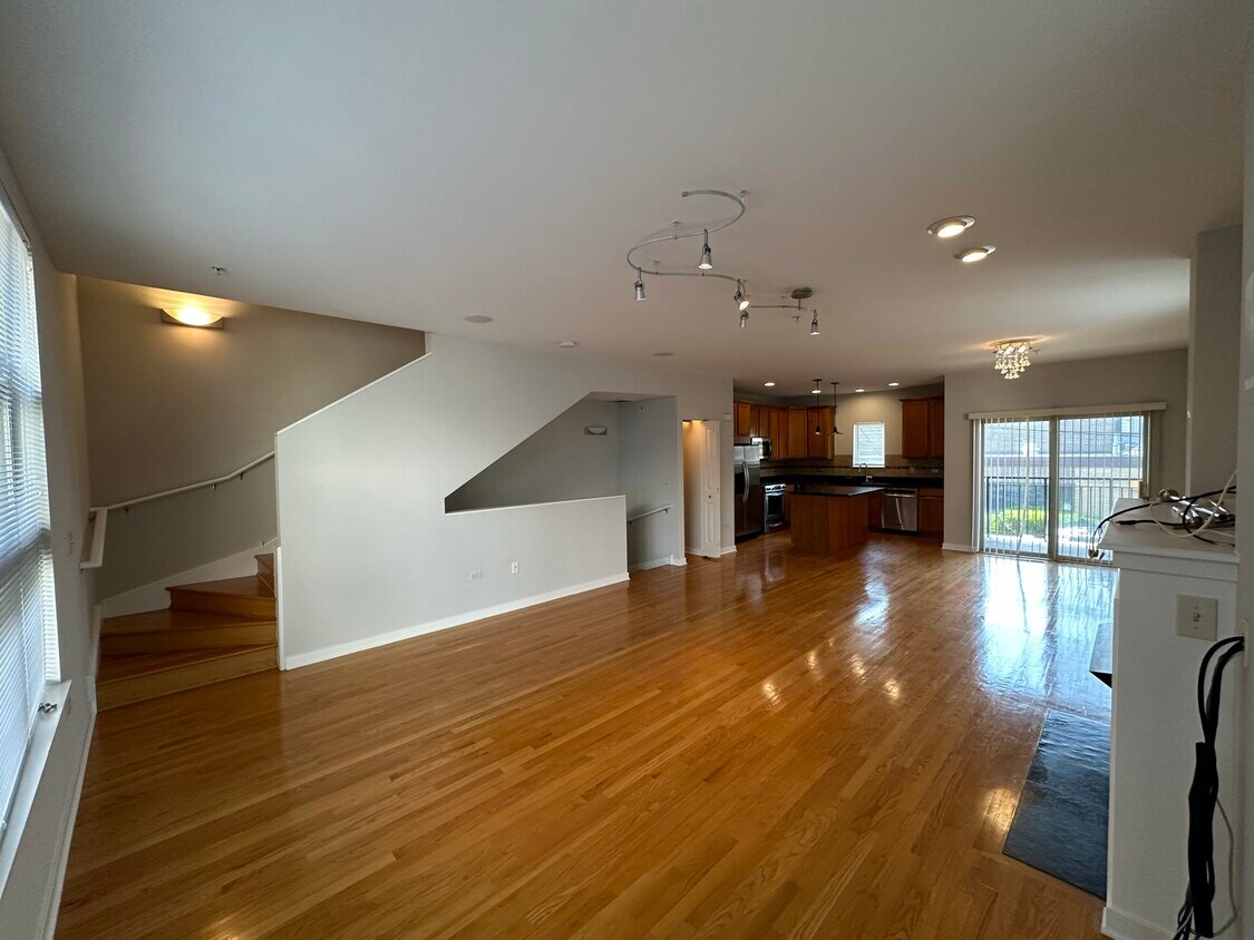 Primary Photo - 2323 S Wabash Ave