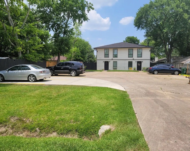 Building Photo - 9130 Vogue Ln
