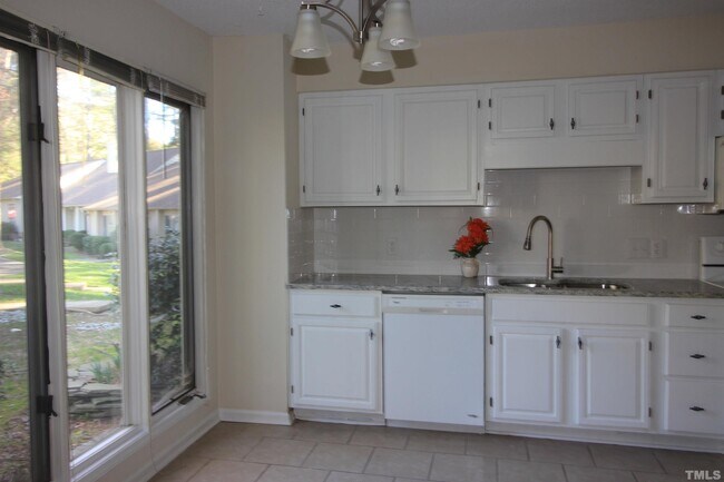 Foto del edificio - 111 Mossbark Ln