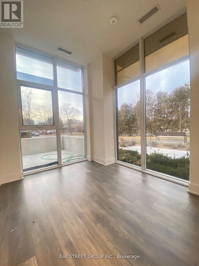 Photo du bâtiment - 188 Fairview Mall Dr