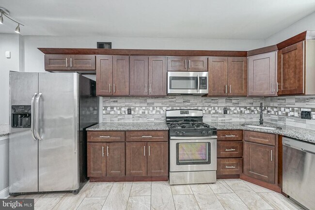 Foto del edificio - 2241 Tasker St