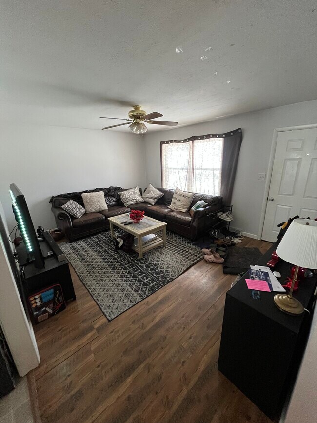 Foto del edificio - 1714 Village O Dr