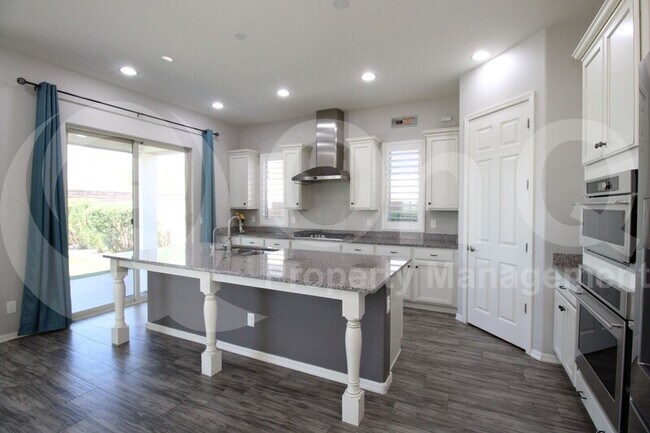 Foto del edificio - 22510 N 102nd Ave