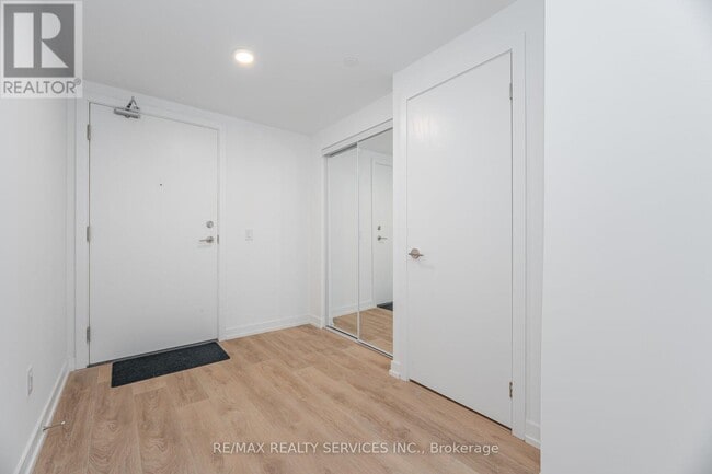 Building Photo - 1100-1100 Sheppard Ave W