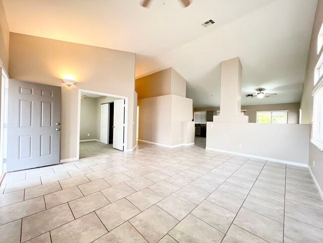 Building Photo - Beautiful single-story home