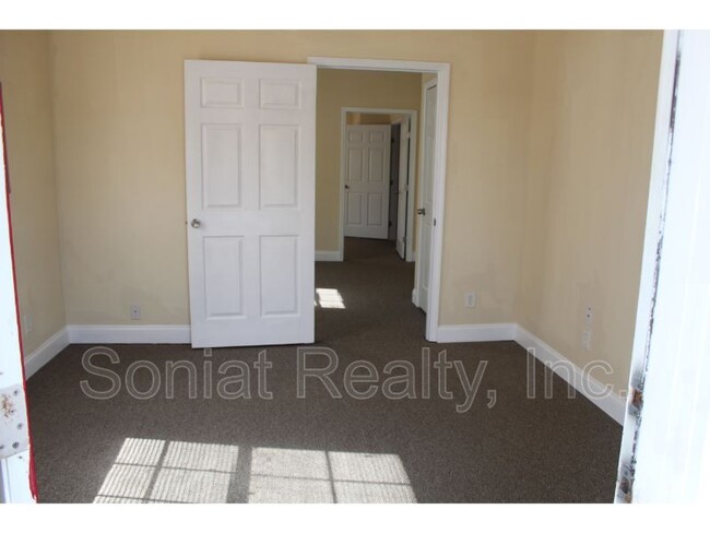 Building Photo - 6210 Hayne Blvd