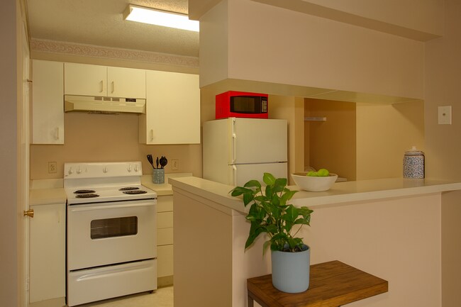 Photo - 1/1 3rd Floor with private balcony in gate... Apartment