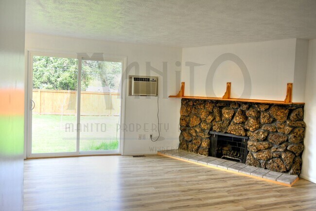 Foto del edificio - 8115 N Howard St